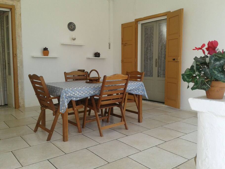 There is a terrace for sunbathing following the Southern tradition.