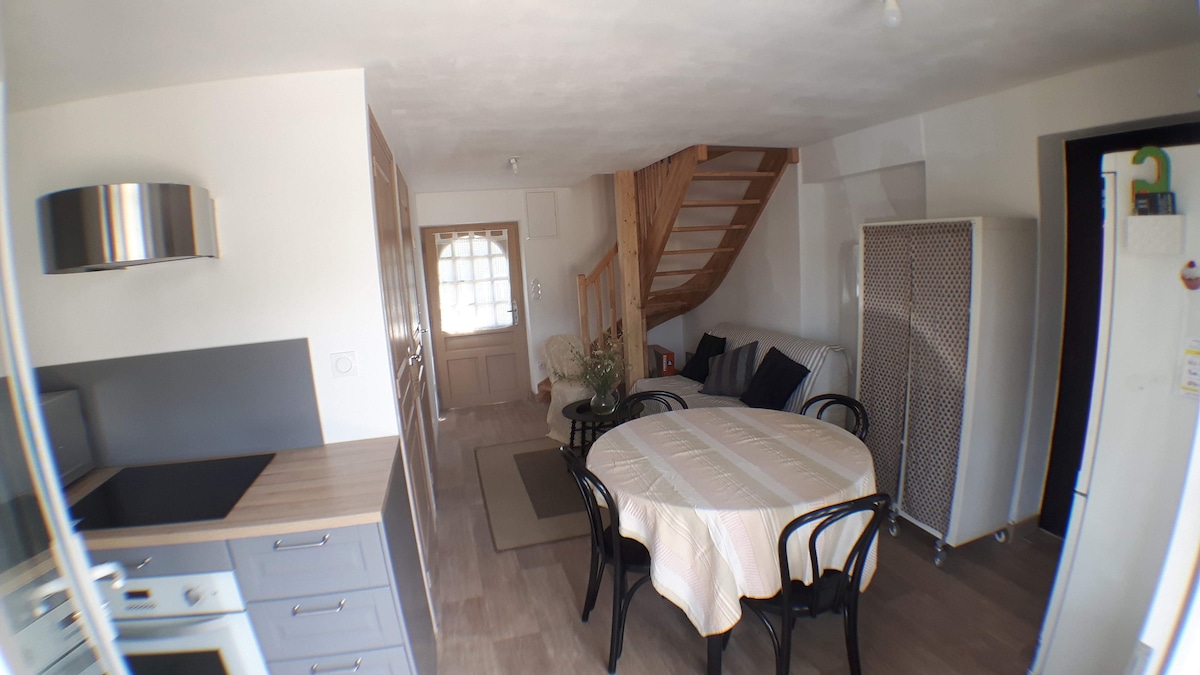 Top Airbnb: Breton farmhouse - 100 m from Bétahon-Ambon beach in Ambon