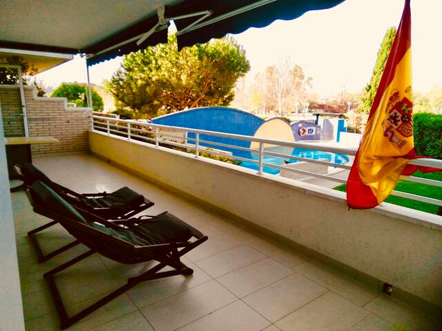 Double bedroom with breakfast in beautiful flat!