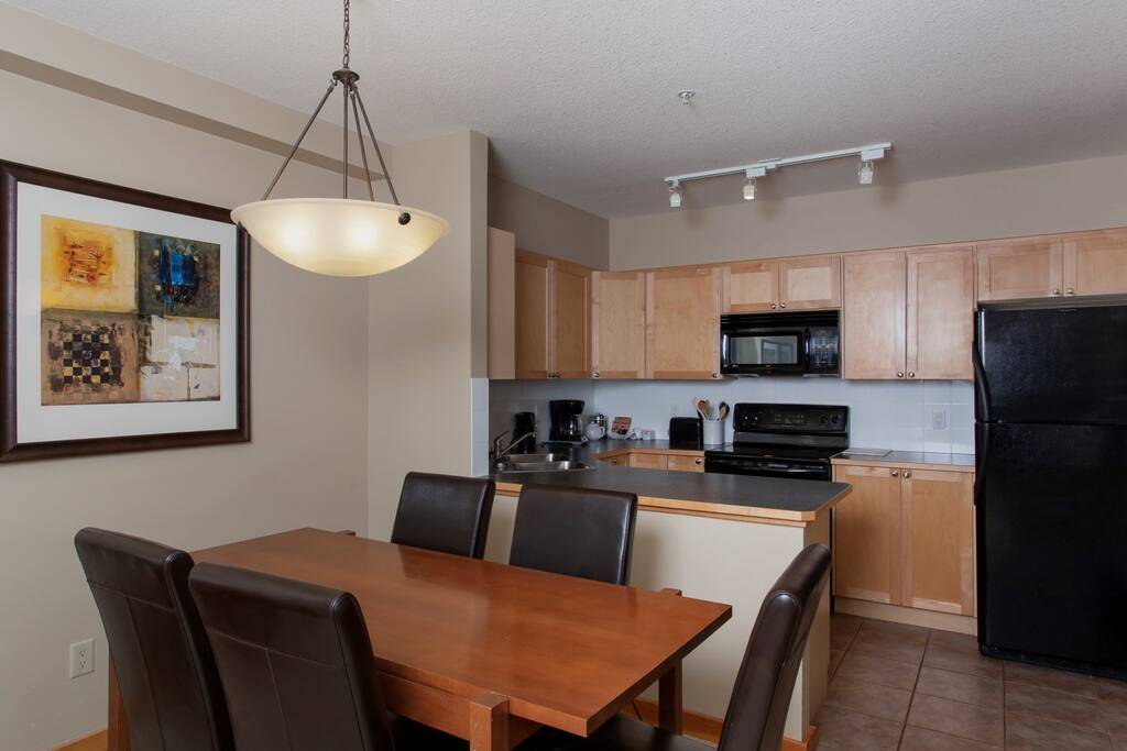 The dining area has seating for 5