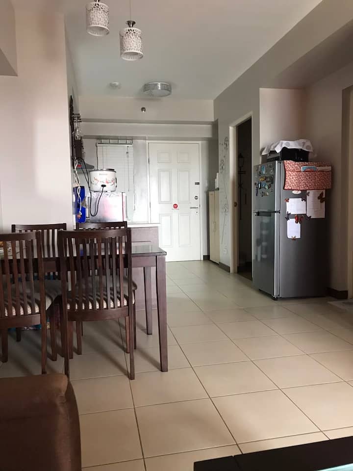 Cozy 2br Laverti Manila Bay View, High Speed Wifi - Manila