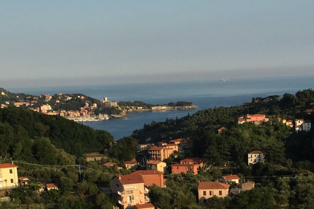 Blick von der Terrasse nach Lerici