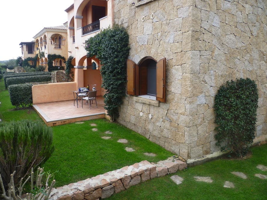 Giardino con portico