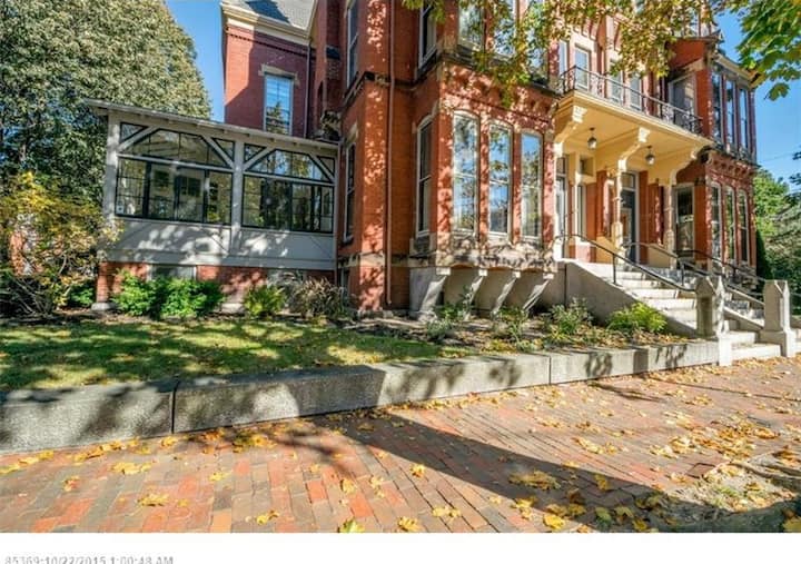 Francis Fassett House—Historic West End Victorian Townhouses for Rent
