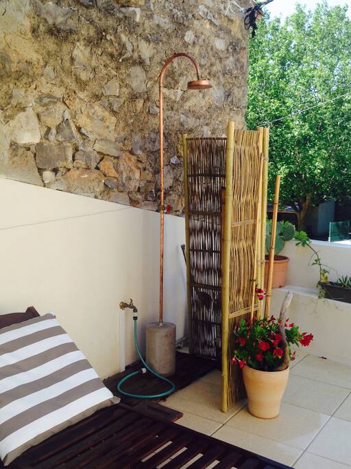 Douche de terrasse pour se rafraîchir
