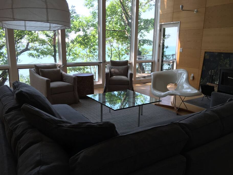 Welcome to the Holabird House on Lake Michigan