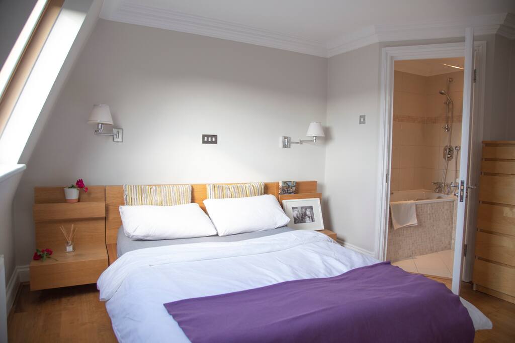 Double bedroom with en-suite bathroom and plenty of storage