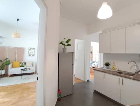 Successful Airbnb property: Sunny 2 bedroom apt next to Panathenaic Stadium in ΠΛΑΣΤΗΡΑ