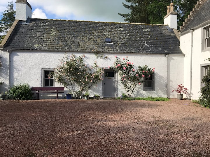 Historic cottage in countryside location