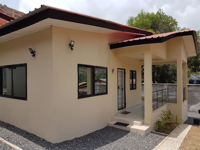 Portersville. Lux furnished Villa. Wifi, Hot water