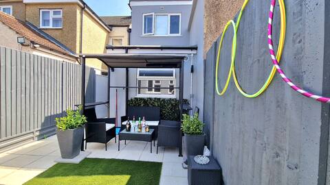 Stunning home near London, Ideal for Groups