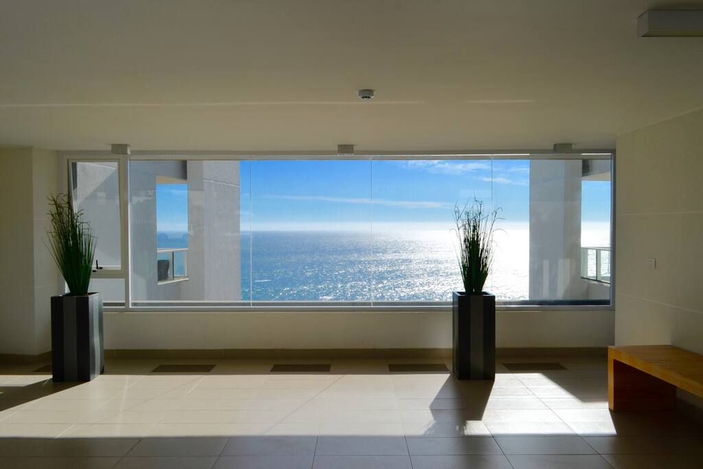 Entrada principal a Condomino Panorama con vista al mar
Main entrance Condominio Panorama with a view