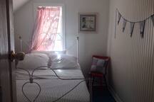 The Ginger Beer Cottage -The Starboard Room