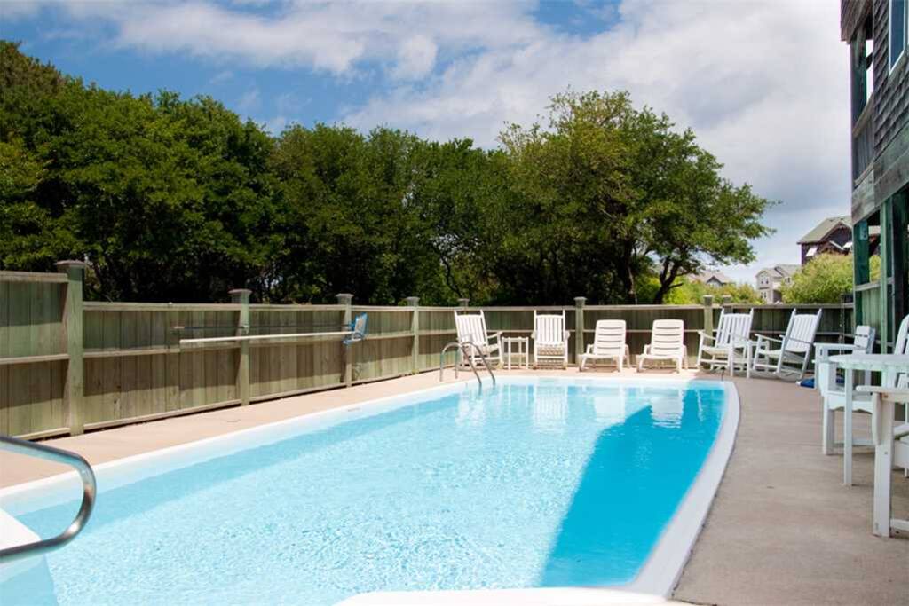 JR58: Tide To The Beach | Pool Area
