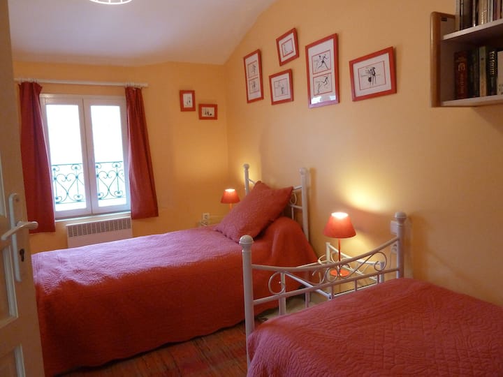 საძინებელი 1