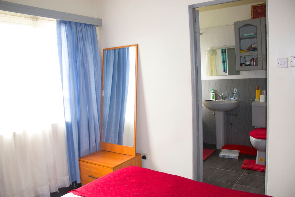 Private en suite room with inbuilt closet