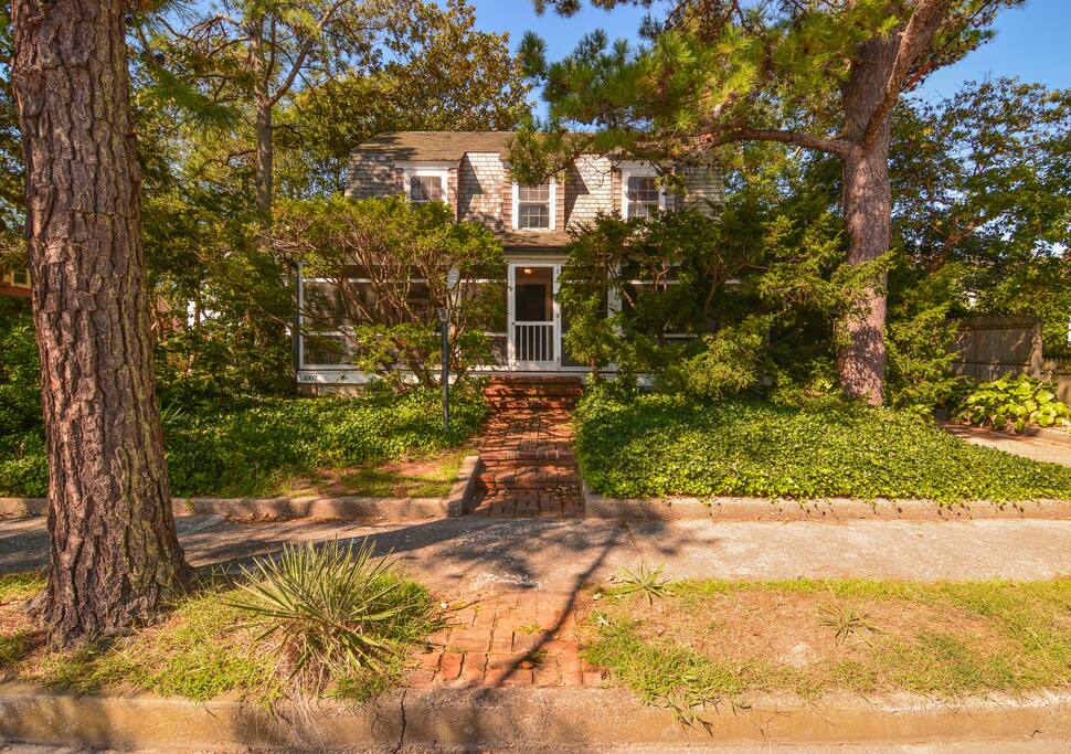 Front of house. Foliage provides lots of privacy.