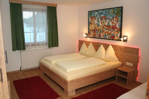 Top performing Airbnb: Double room for vacation on the farm in Wilten