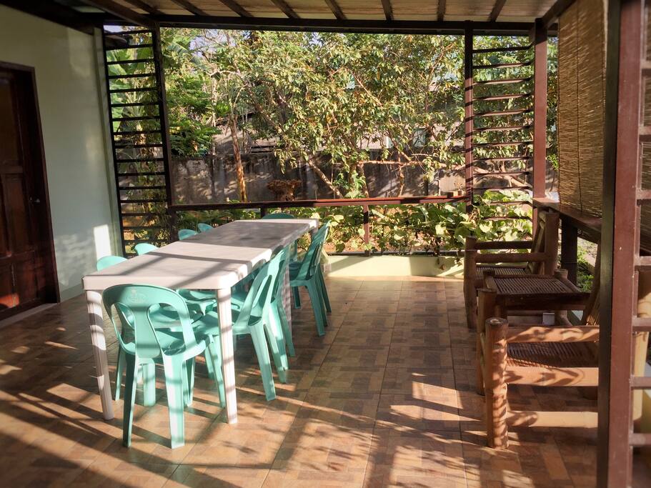 R House: Alfresco Dining Area