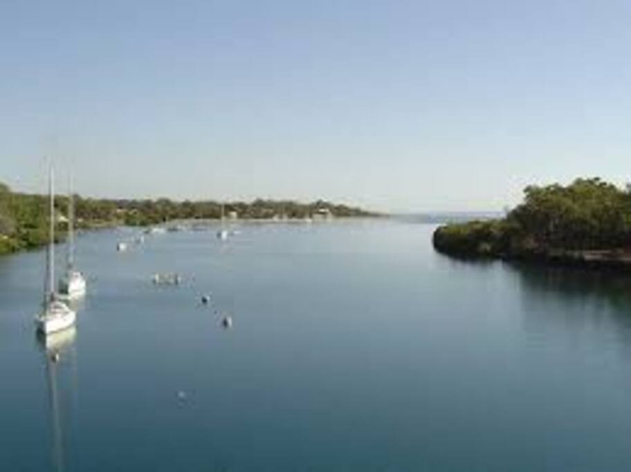 Boat ramp 200 meters from House to boyne river