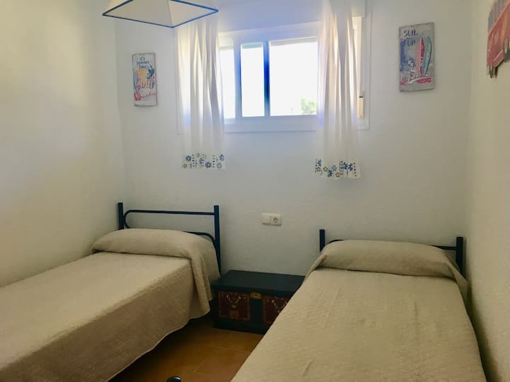 DHOMË GJUMI ME 2 KREVAT MARINARI NË KATIN PËRDHES TË ÇMONTUAR