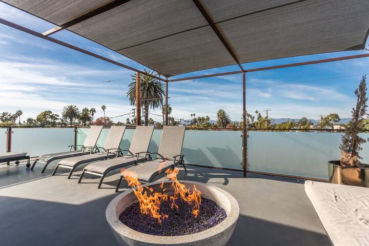 Architectural Masterpiece with Roof Deck gallery image 3