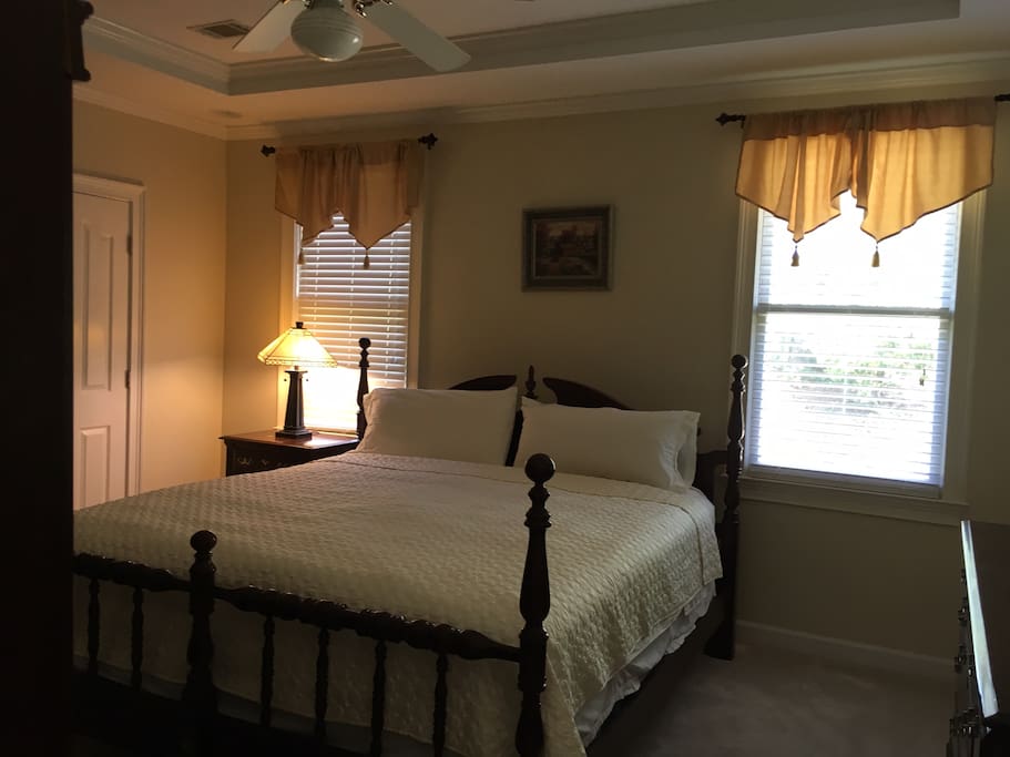 Upstairs bedroom king