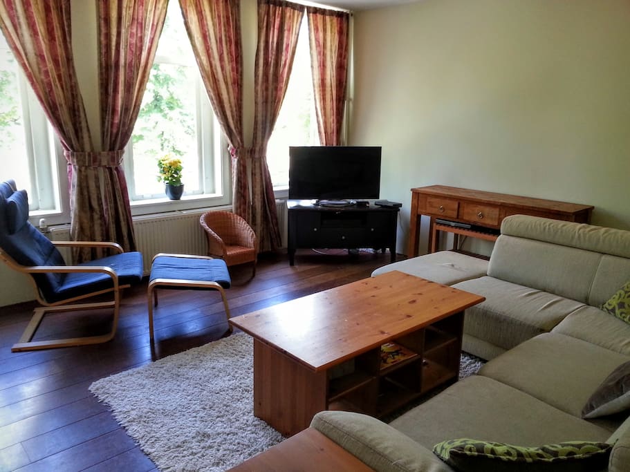 Includes Smart TV & Netflix