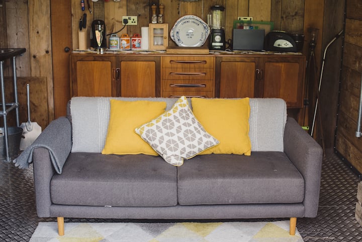 The Pizza Hut: Quirky, Relaxing, Garden Retreat - Deal