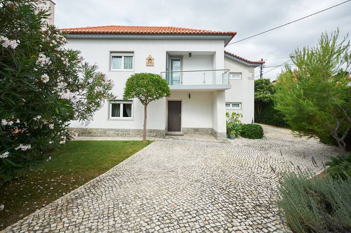 Beautiful family Villa with a pool gallery image 4