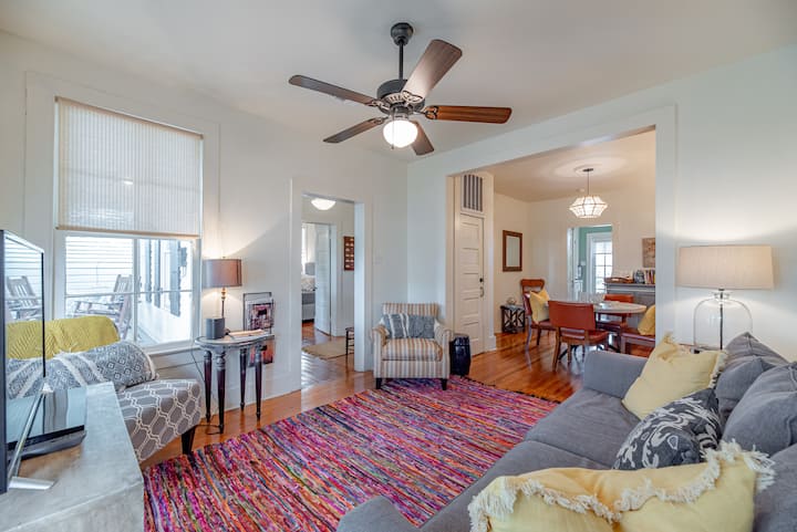 Pineapple Cottage, Galveston Historic Charm - Galveston, TX