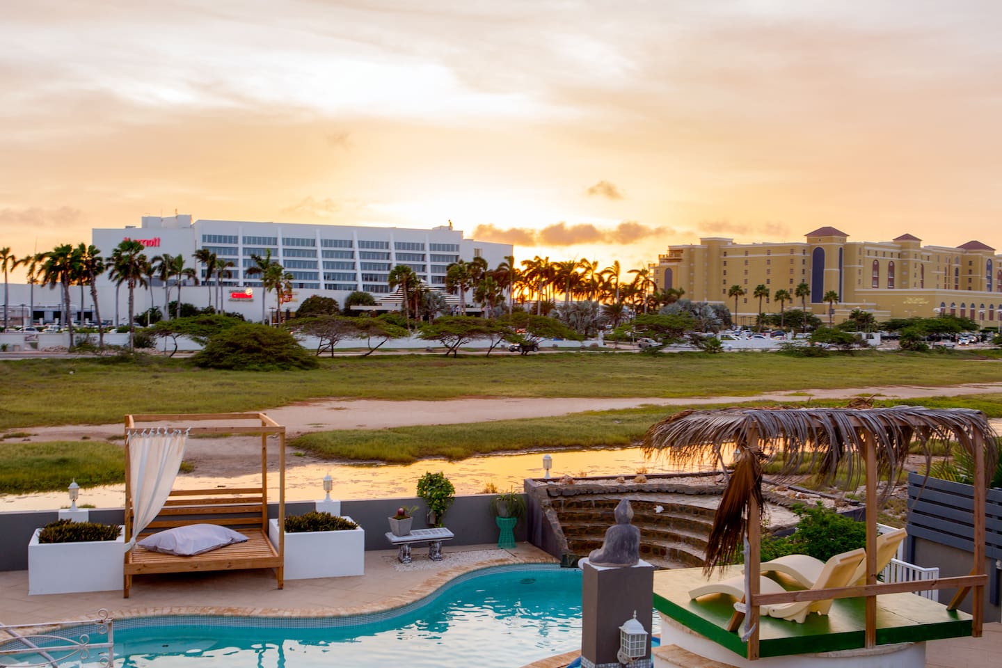 Deluxe Suite Kitchenette Walk To Marriott Beach Boutique Hotels Sunset On Property With View Of Marriott Ritz Carlton