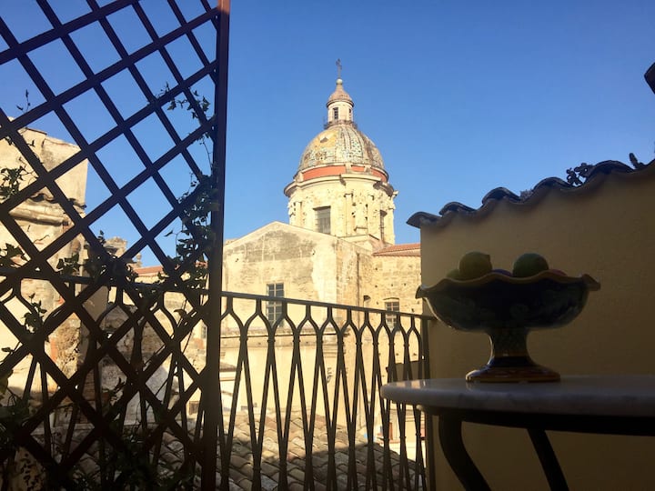 Spacious apartment with terrace in the old town Apartments for Rent