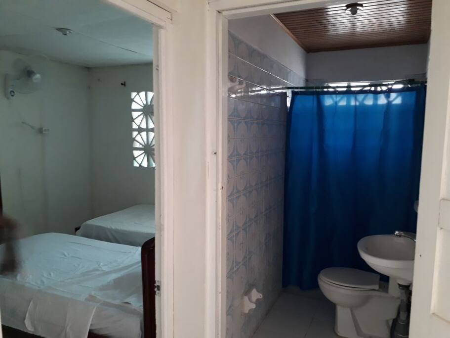 primer dormitorio baño al lado