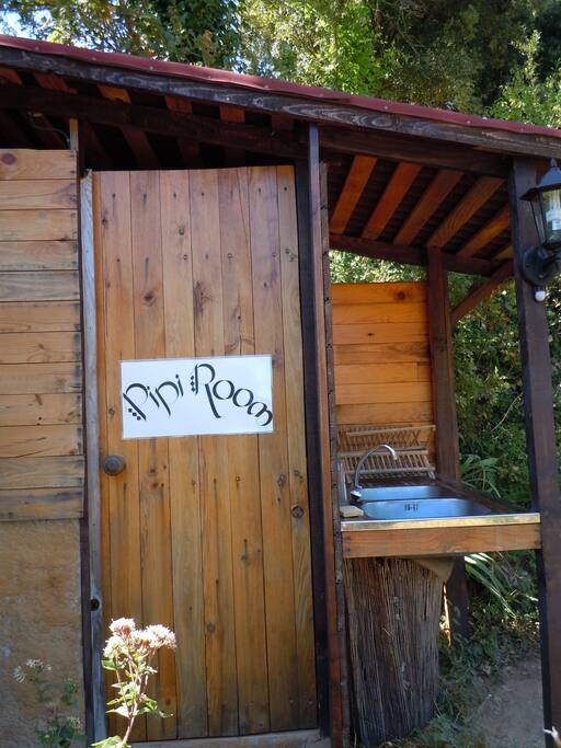 vers les sanitaires