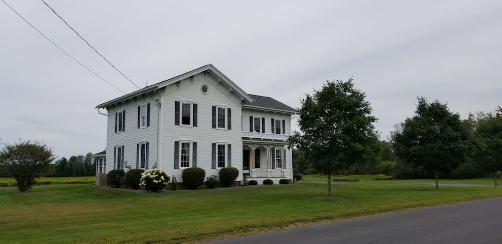 Sanctuary Inn - single room or entire house
