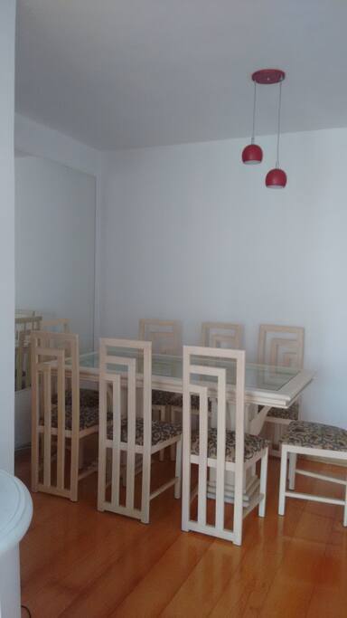 Mesa de jantar com 8 lugares