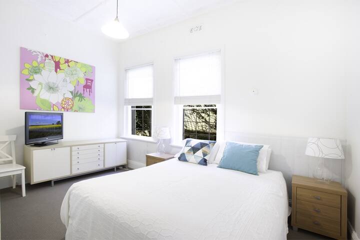 Manly Beach Cottage gallery image 3