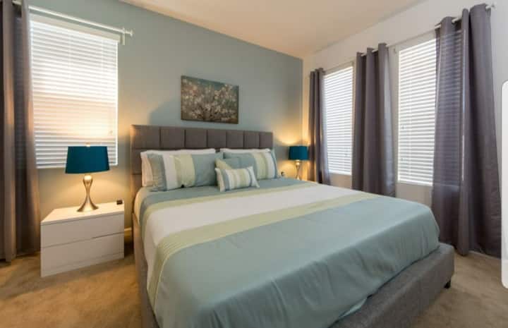 套房主卧1 - Kig床-衣柜和电视机