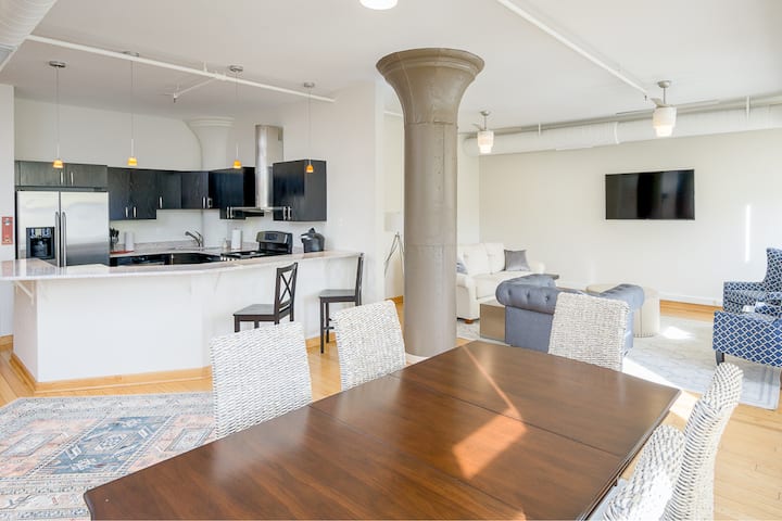 Luxury 2bd / 2ba On East 4th; Perfect Downtown - Cleveland, OH