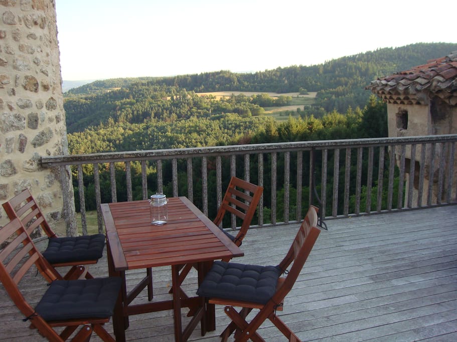 Terrasse entre les tours du château