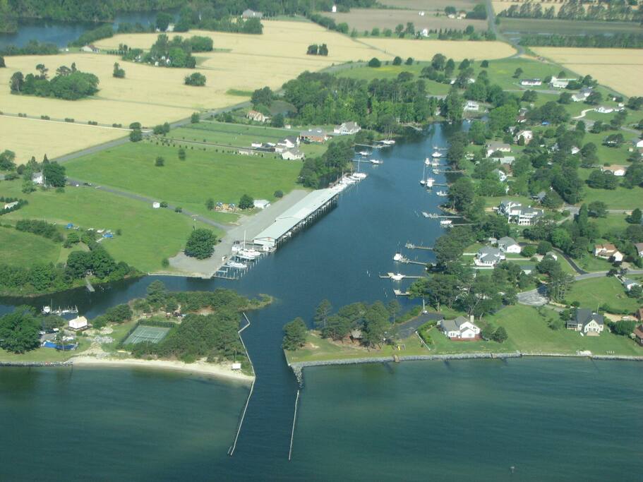 Between the place where the Potomac and Rappahannock Rivers meet the Chesapeake Bay