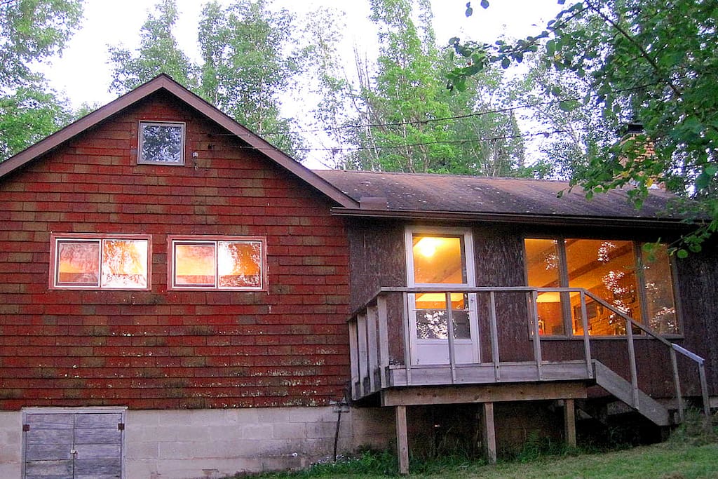Cabin, lakeside.