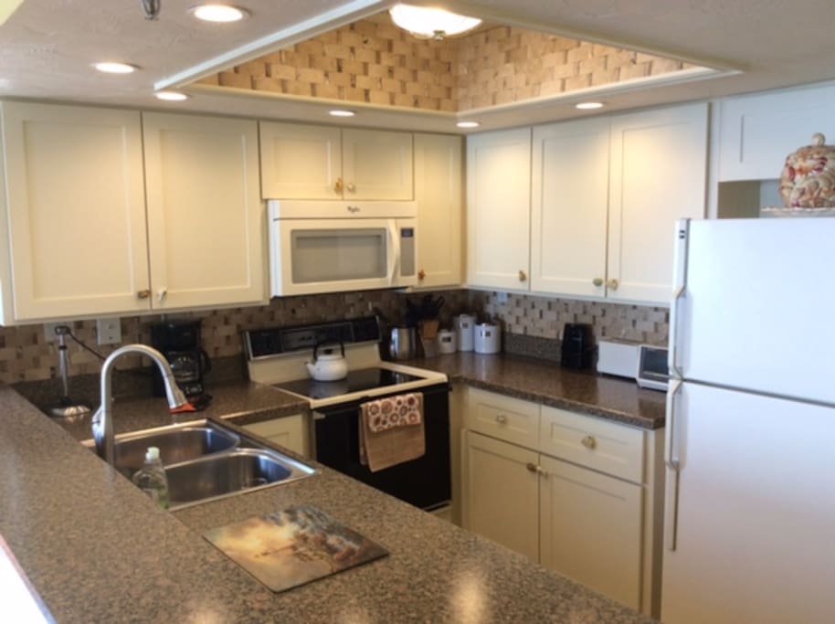 Newly renovated kitchen with stunning natural and recessed lighting. The kitchen is fully stocked-- you can cook a Thanksgiving dinner here!