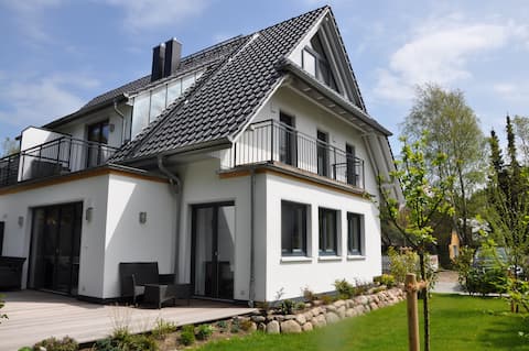 Exclusive holiday home by the forest, beach access, sauna