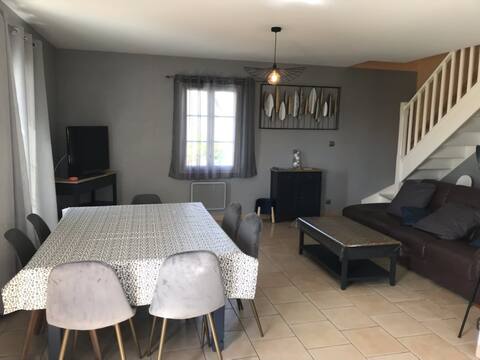 Gite for 8 people in an estate with 2 swimming poo