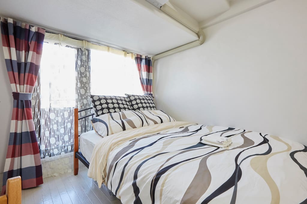 Spacious bedroom (卧室)