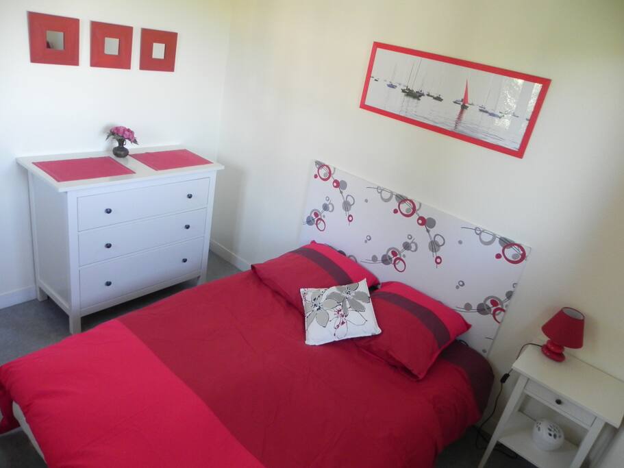 Chambre avec couchage confortable