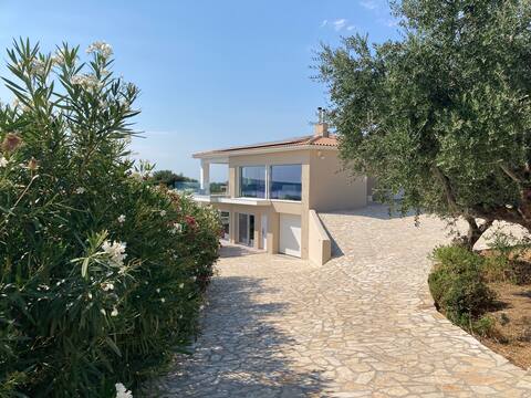 Villa Peloponnese with pool and fantastic sea view