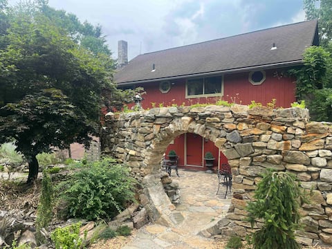 (°)  The Wandering Peacock  (°)